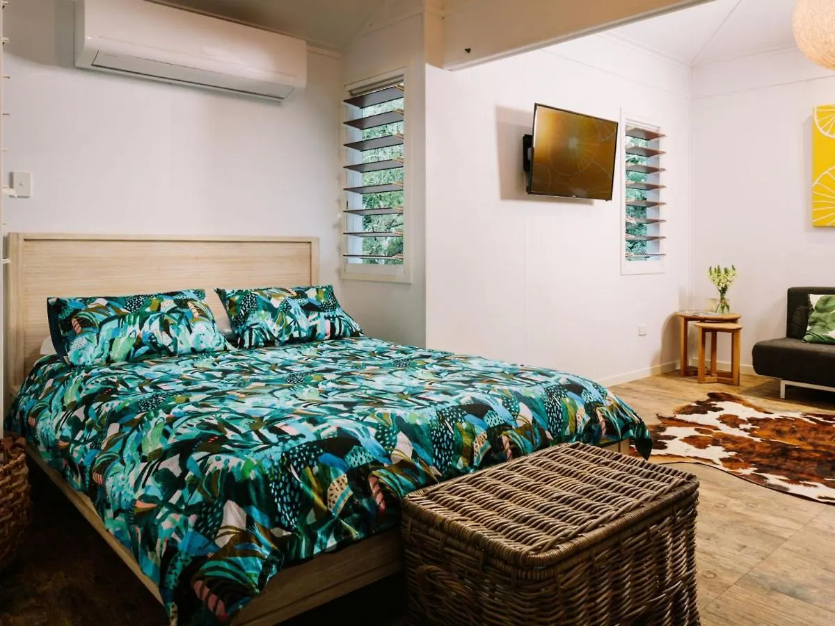 Holiday home The Little Bush Hut Villa Nelly Bay Australia